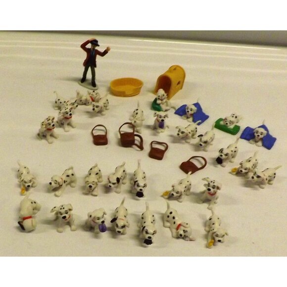 101 Dalmatians Miniature Figurine Set With Accessories 37 Pieces Lot - Picture 7 of 12